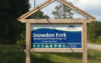 Snowdon Park Sign Summer Scene